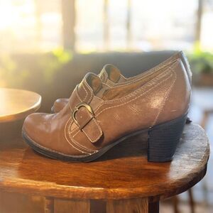 Women’s 8M Natural Soul Naturalizer Brown Bootie Buckle Shoe Stacked Heel